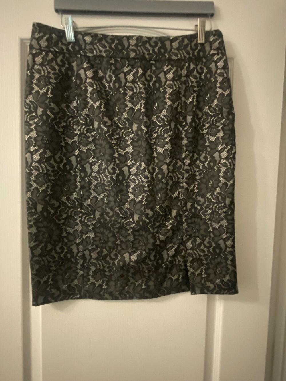 WORTHINGTON BLACK/GRAY ROMANTIC FLORAL SKIRT SIZE 12